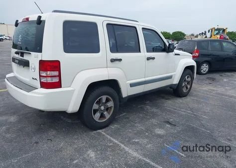 2008 Jeep Liberty Sport z USA, uszkodzony, nr VIN 1J8GP28K48W137715